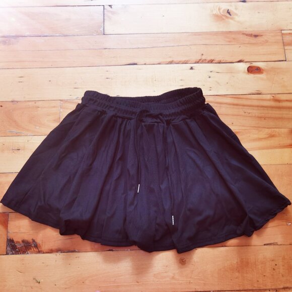 Black skirt with drawstrings - Picture 2 of 2